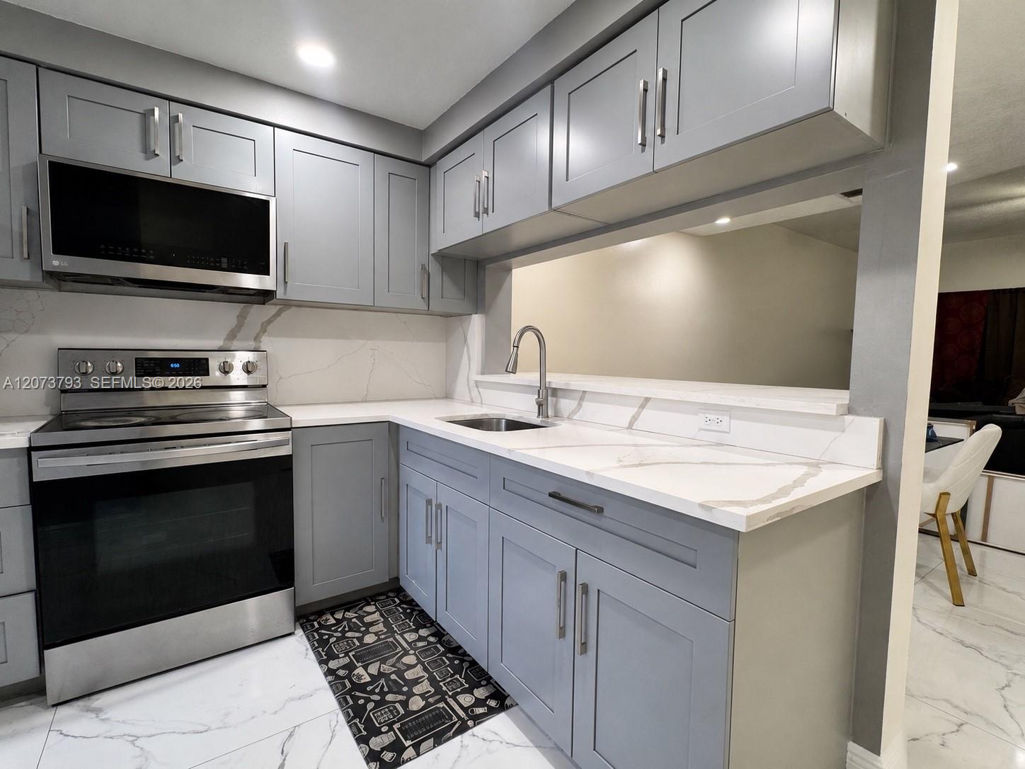 5512 Pageant Place Margate, FL 33063 - Photo 3 of 18 Gallery Image 3