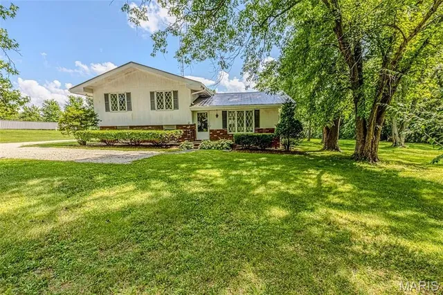 $185,000 | 1720 Highway 16, Shelbyville, IL 62565