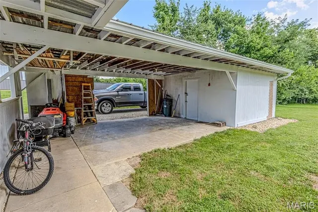 $185,000 | 1720 Highway 16, Shelbyville, IL 62565