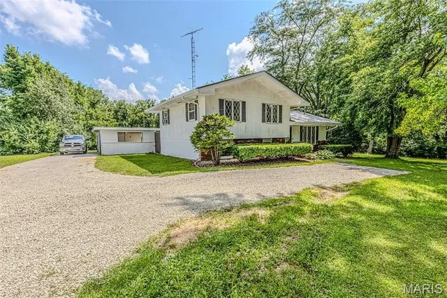$185,000 | 1720 Highway 16, Shelbyville, IL 62565