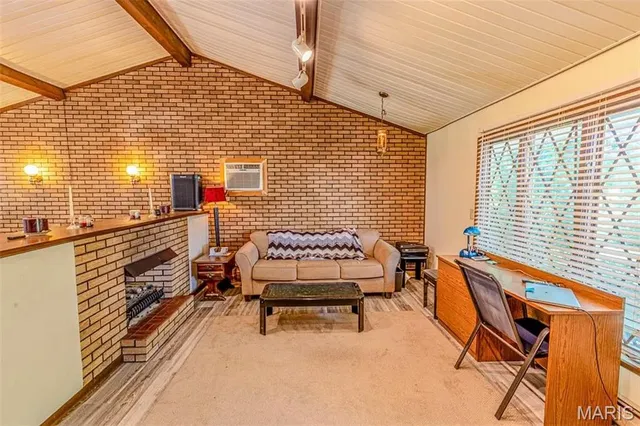 $185,000 | 1720 Highway 16, Shelbyville, IL 62565