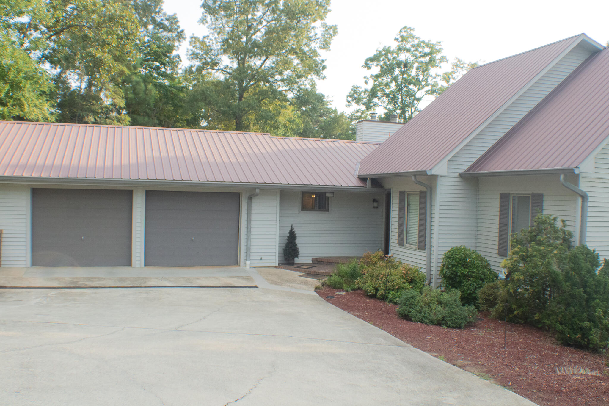 174 Hidden Lane Spring City, TN 37381 - Photo 1 of 25 Front