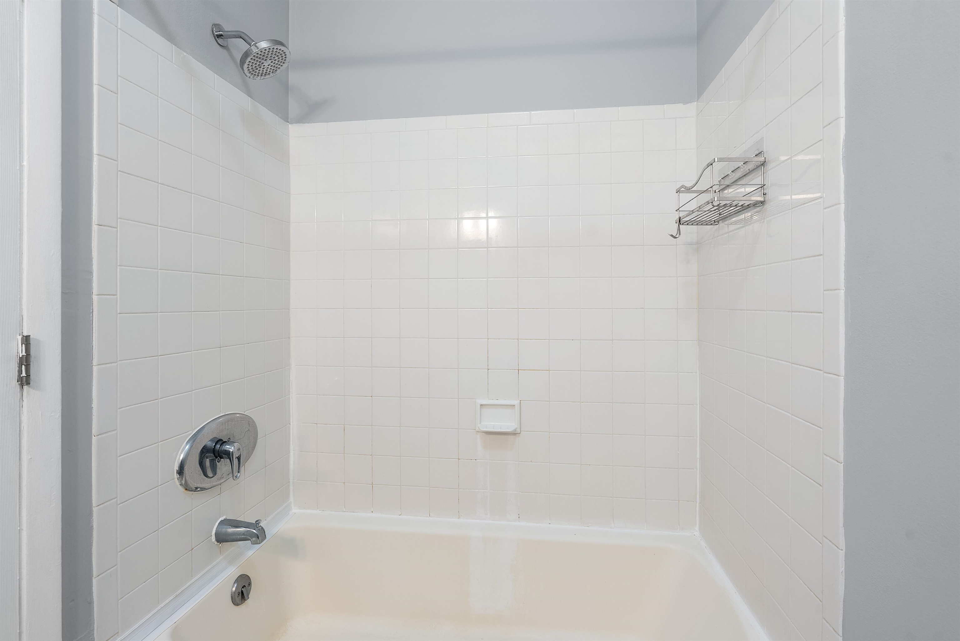 809 Park Avenue, Unit 9 Hoboken, NJ 07030 - Photo 20 of 30 a bathroom with a bathtub