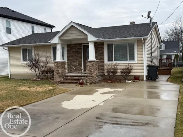 $1,900 | 45961 Edgewater Street, New Baltimore, MI 48047