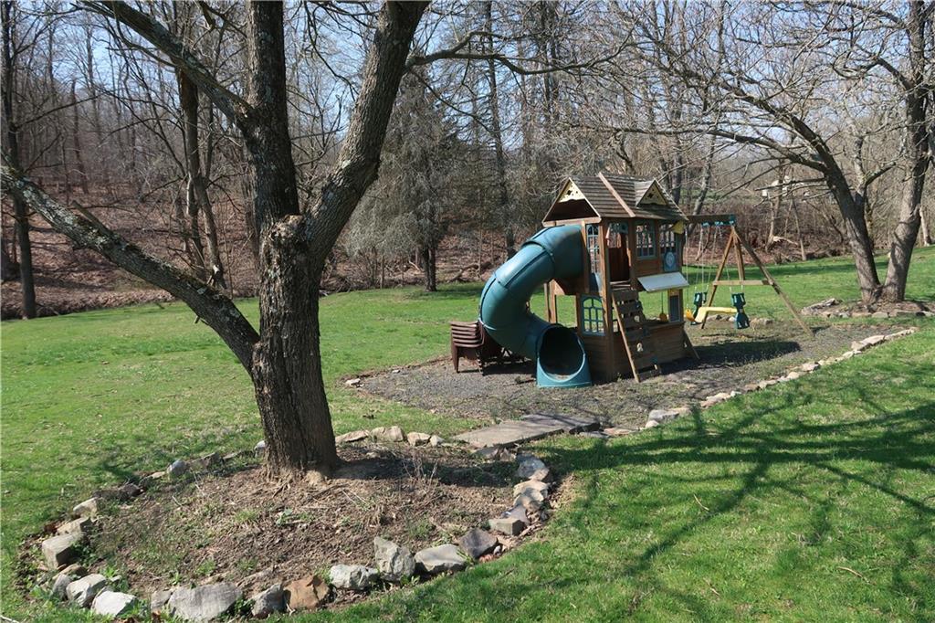 2059 Evanstown Road Irwin, PA 15642 - Photo 16 of 25