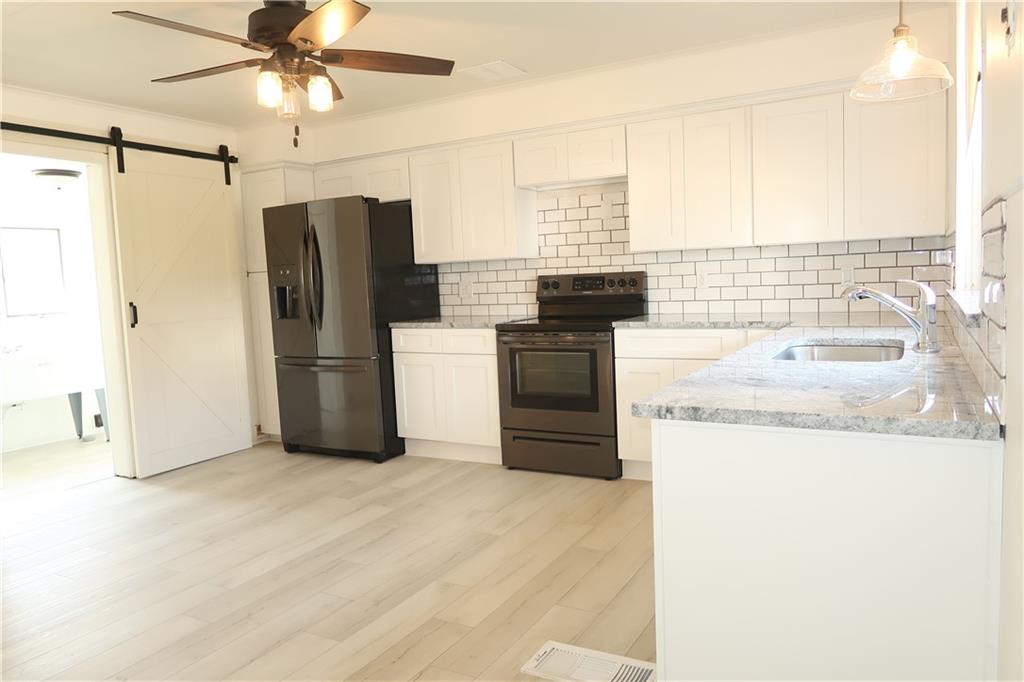 2059 Evanstown Road Irwin, PA 15642 - Photo 3 of 25