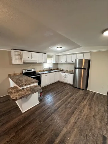 $1,250 | 2021 North Battlebell Road, Unit 15, Highlands, TX 77562