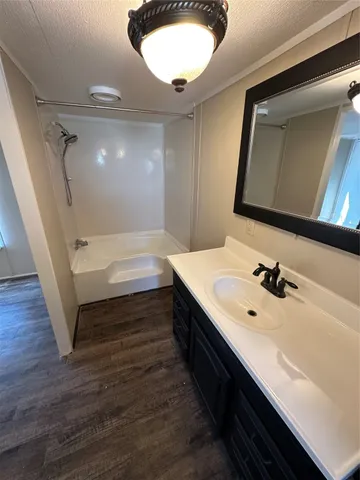 $1,250 | 2021 North Battlebell Road, Unit 15, Highlands, TX 77562