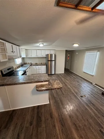 $1,250 | 2021 North Battlebell Road, Unit 15, Highlands, TX 77562