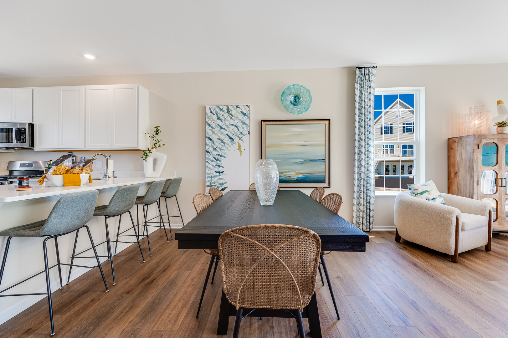 1701 Neubauer Circle Lindenhurst, IL 60046 - Photo 11 of 28 a living room with furniture dining room and wooden floor
