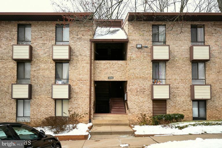 2242 Castle Rock Square, Unit 2B Reston, VA 20191 - Photo 2 of 30 Exterior (Front)