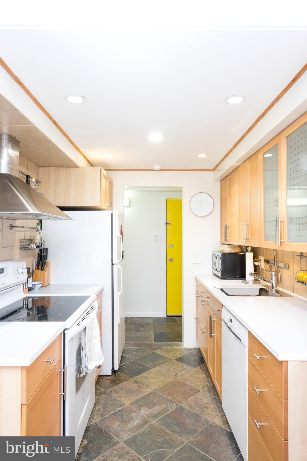 2242 Castle Rock Square, Unit 2B Reston, VA 20191 - Photo 7 of 30 Kitchen