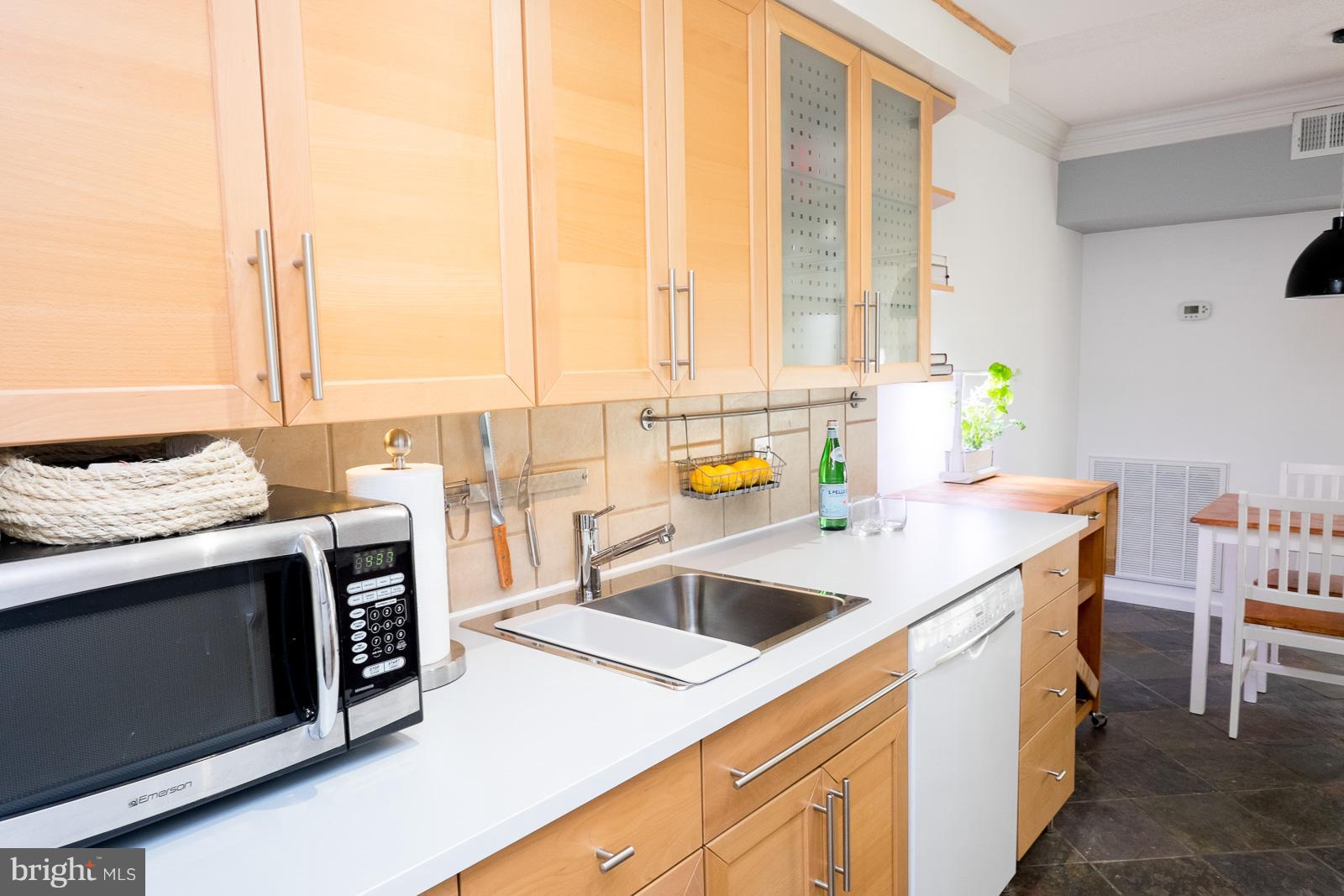 2242 Castle Rock Square, Unit 2B Reston, VA 20191 - Photo 9 of 30 Kitchen