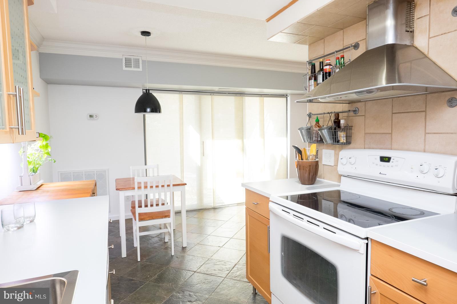 2242 Castle Rock Square, Unit 2B Reston, VA 20191 - Photo 10 of 30 Kitchen
