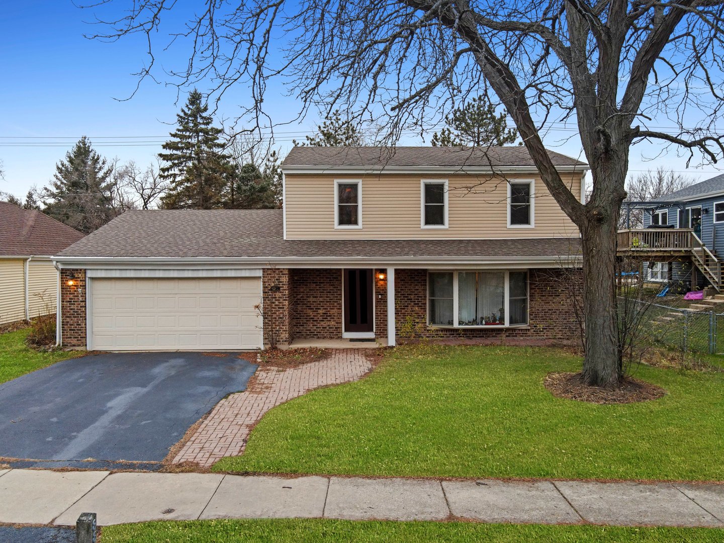 882 Pontiac Lane Carol Stream, IL 60188 - Photo 2 of 30 a front view of a house with a yard and garage