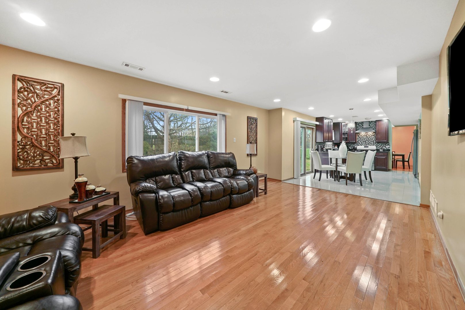 882 Pontiac Lane Carol Stream, IL 60188 - Photo 16 of 30 a living room with furniture and a wooden floor