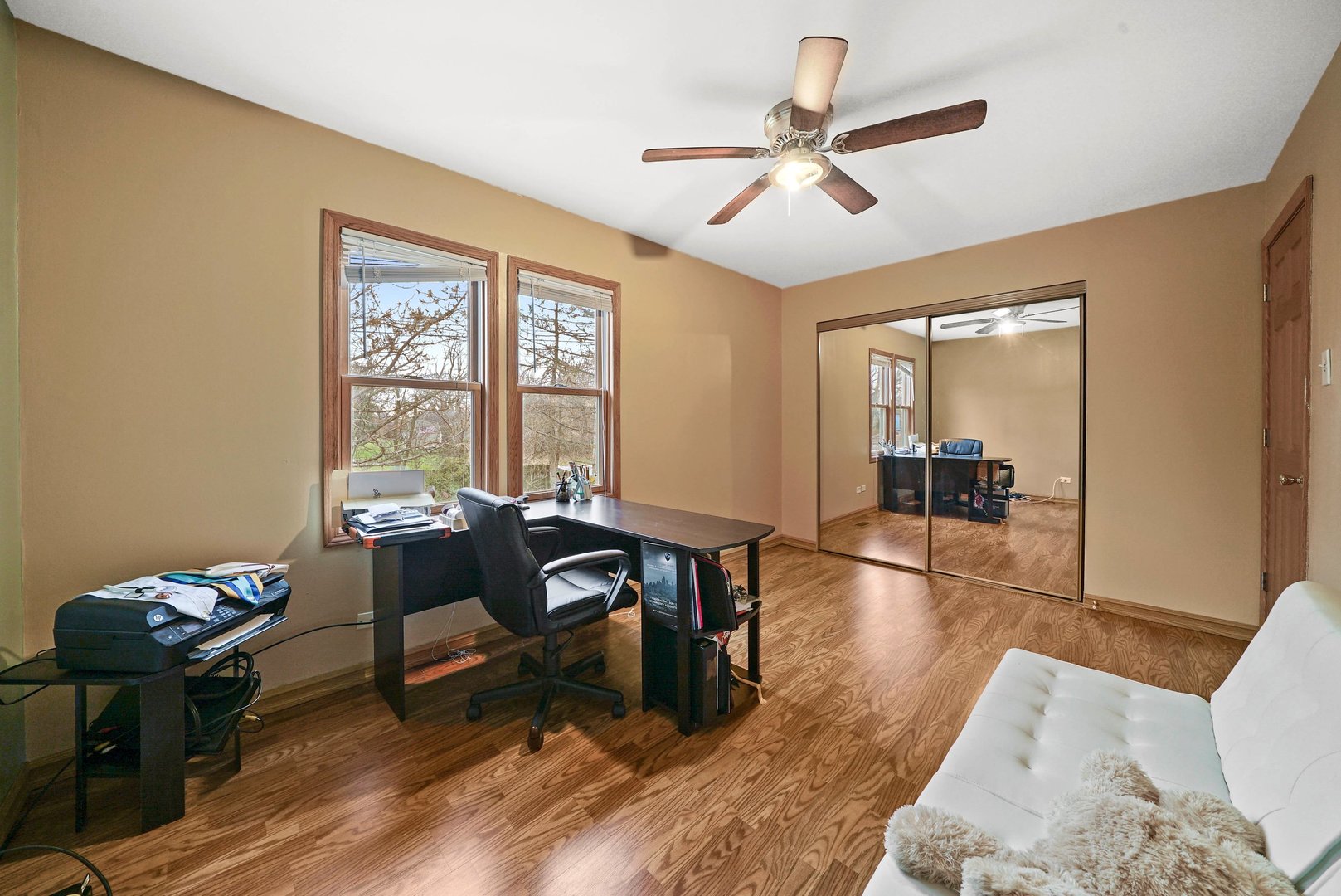 882 Pontiac Lane Carol Stream, IL 60188 - Photo 18 of 30 a living room with furniture and a wooden floor