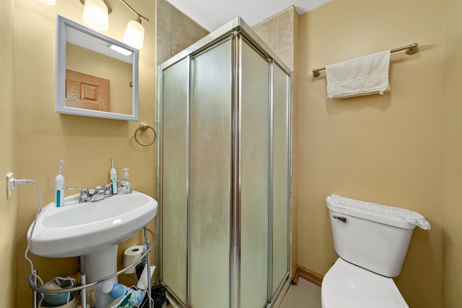 882 Pontiac Lane Carol Stream, IL 60188 - Photo 24 of 30 a bathroom with a sink mirror and a toilet
