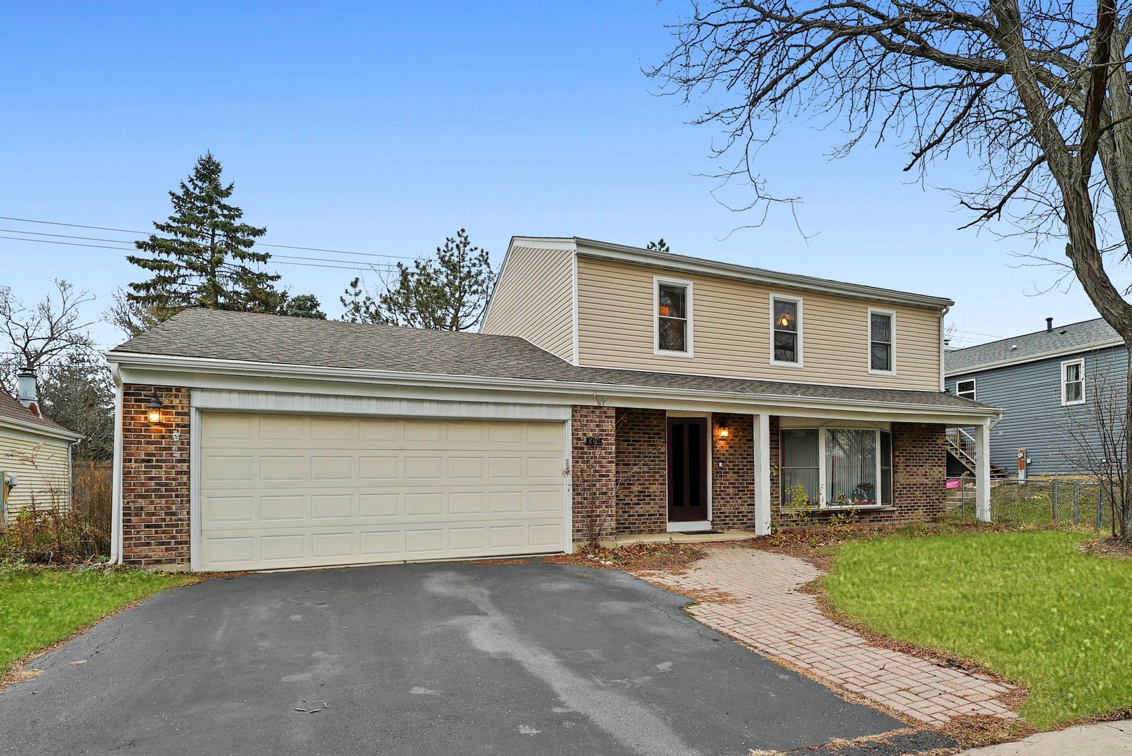 882 Pontiac Lane Carol Stream, IL 60188 - Photo 4 of 30 front view of a house with a yard