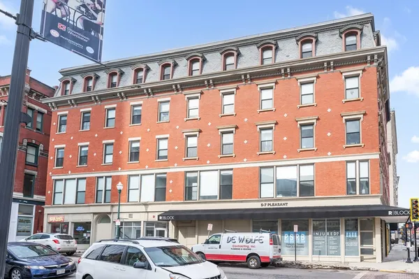 $1,525 | 5-7 Pleasant Street, Unit 303, Worcester, MA 01609