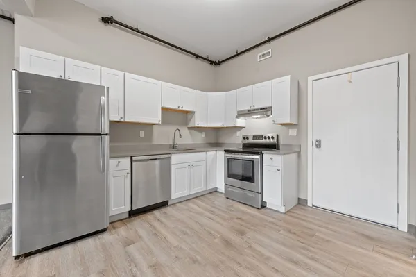 $1,525 | 5-7 Pleasant Street, Unit 303, Worcester, MA 01609
