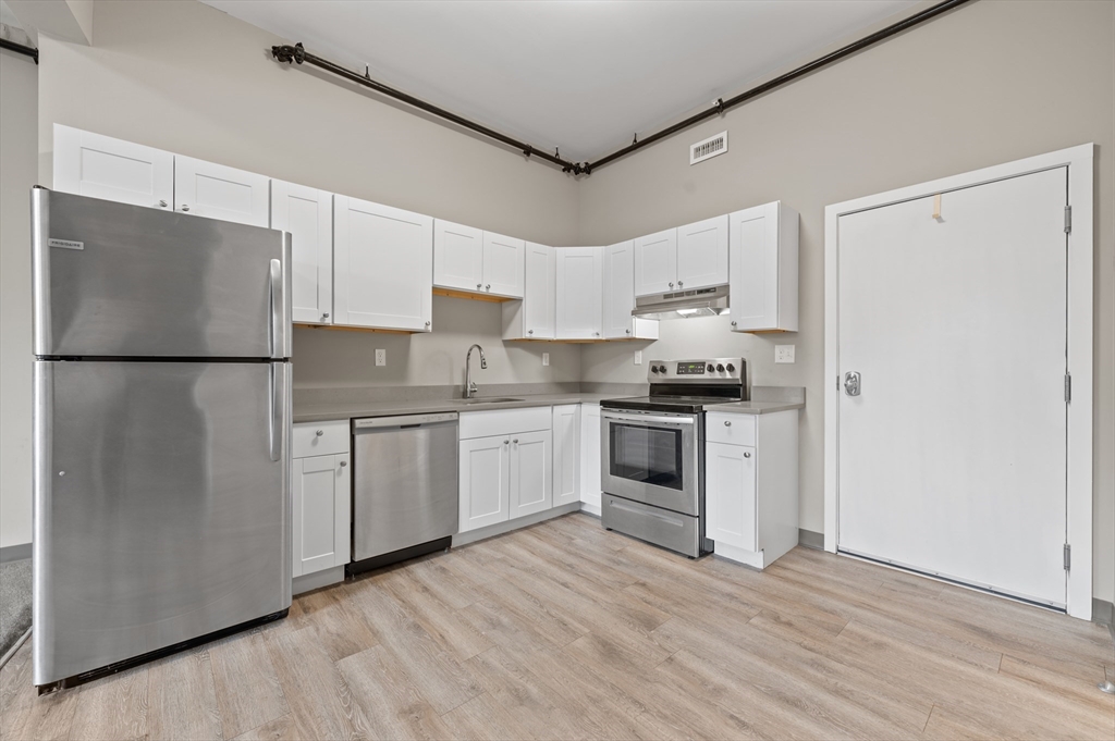 5-7 Pleasant Street, Unit 303 Worcester, MA 01609 - Photo 2 of 8