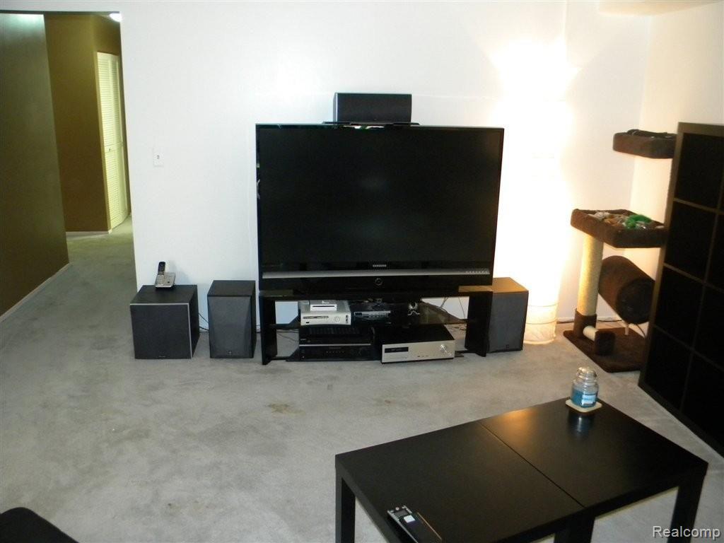 1687 Riverside Drive, Unit 13 Rochester, MI 48309 - Photo 19 of 23 DSCN9079.JPG