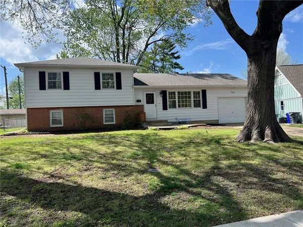 $200,000 | 709 South Mahaffie Street, Olathe, KS 66061