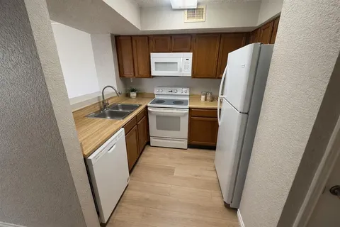 $1,050 | 9801 Walnut Street, Unit A101, Dallas, TX 75243