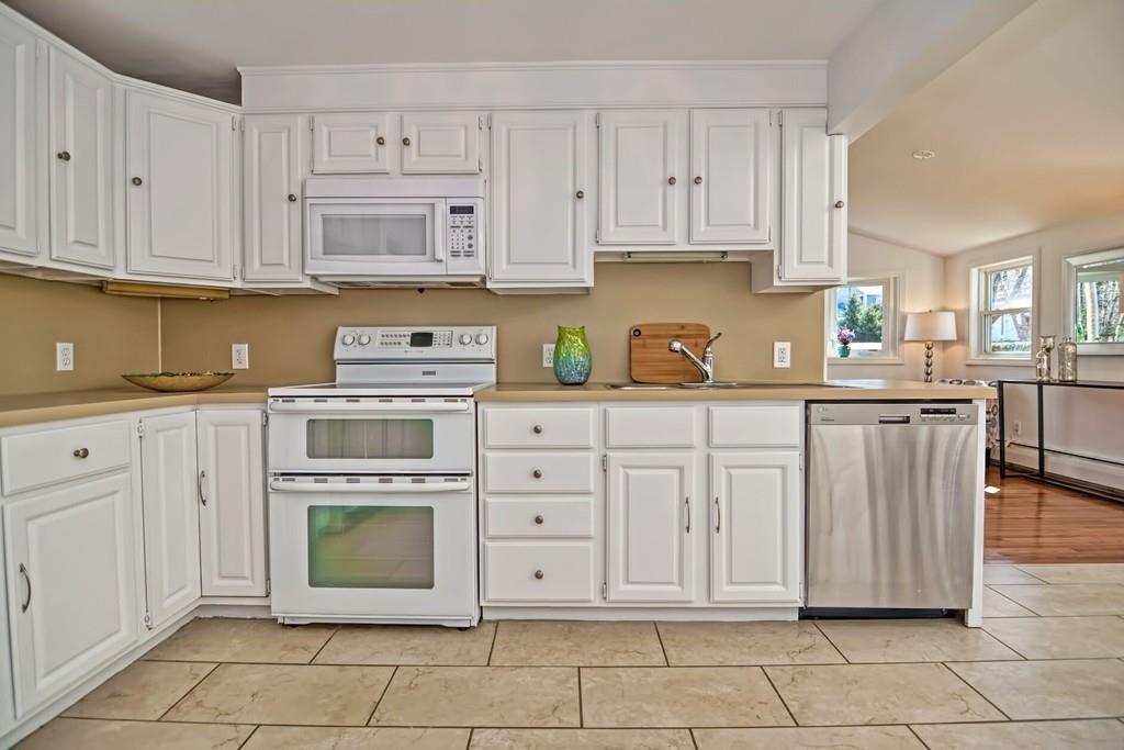 15 Ivy Road Wellesley, MA 02482 - Photo 13 of 37