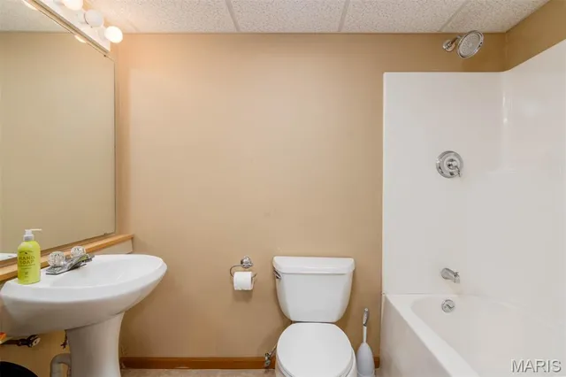 $250,000 | 902 Walnut Street, Highland, IL 62249