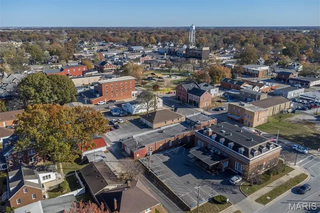 $250,000 | 902 Walnut Street, Highland, IL 62249