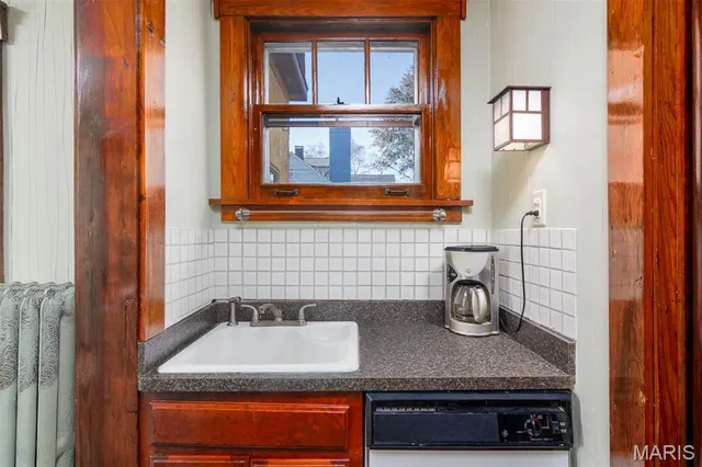 $250,000 | 902 Walnut Street, Highland, IL 62249