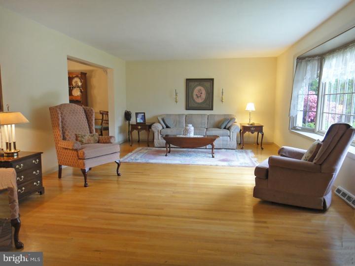 98 Harriet Road Churchville, PA 18966 - Photo 2 of 25 Gallery Image 2