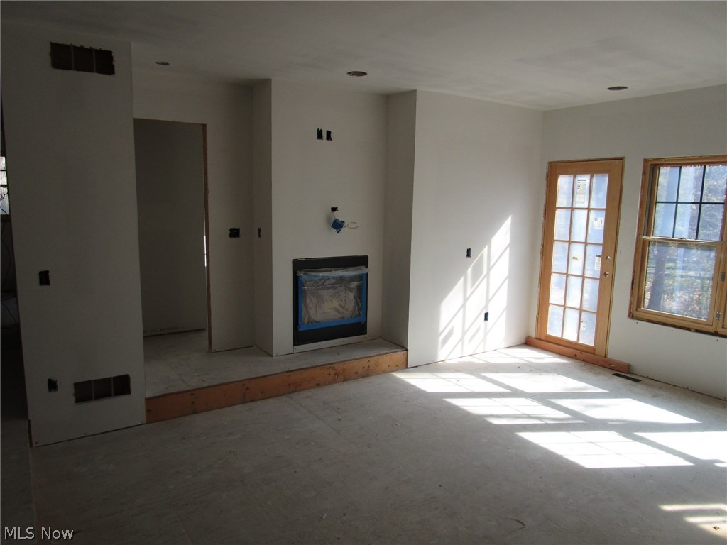 5714 Clingan Road Struthers, OH 44471 - Photo 8 of 30 View of Fireplace in the Living Room