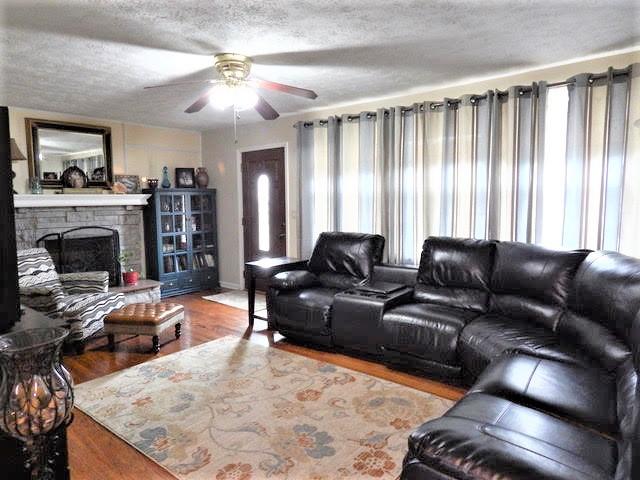 976 Friends Station Road New Market, TN 37820 - Photo 26 of 29 LIVINGROOM