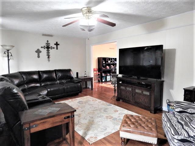 976 Friends Station Road New Market, TN 37820 - Photo 28 of 29 LIVINGROOMC