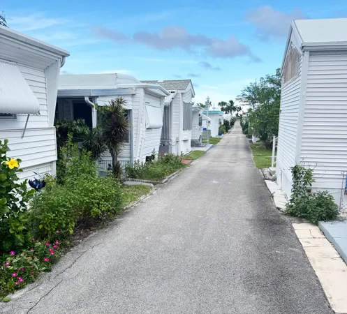 $290,000 | 23 Hibiscus Drive, Unit I, Briny Breezes, FL 33435