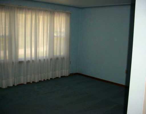 429 East End Road Connellsville, PA 15425 - Photo 4 of 8 Living Room.