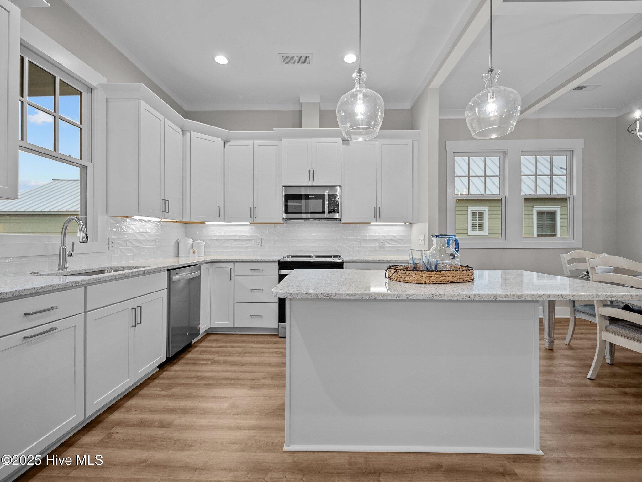 214 Ward Road Swansboro, NC 28584 - Photo 29 of 43 Great Room
