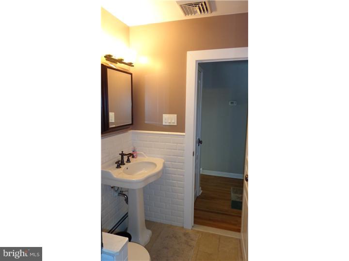 373 Heathcliffe Road Abington, PA 19006 - Photo 15 of 25
