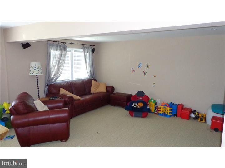 373 Heathcliffe Road Abington, PA 19006 - Photo 16 of 25