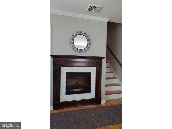 373 Heathcliffe Road Abington, PA 19006 - Photo 4 of 25