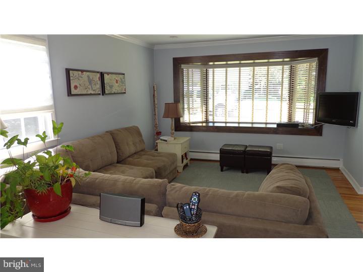 373 Heathcliffe Road Abington, PA 19006 - Photo 5 of 25