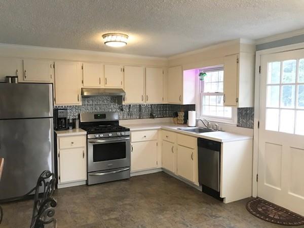 6 Plainfield Road Pepperell, MA 01463 - Photo 3 of 19