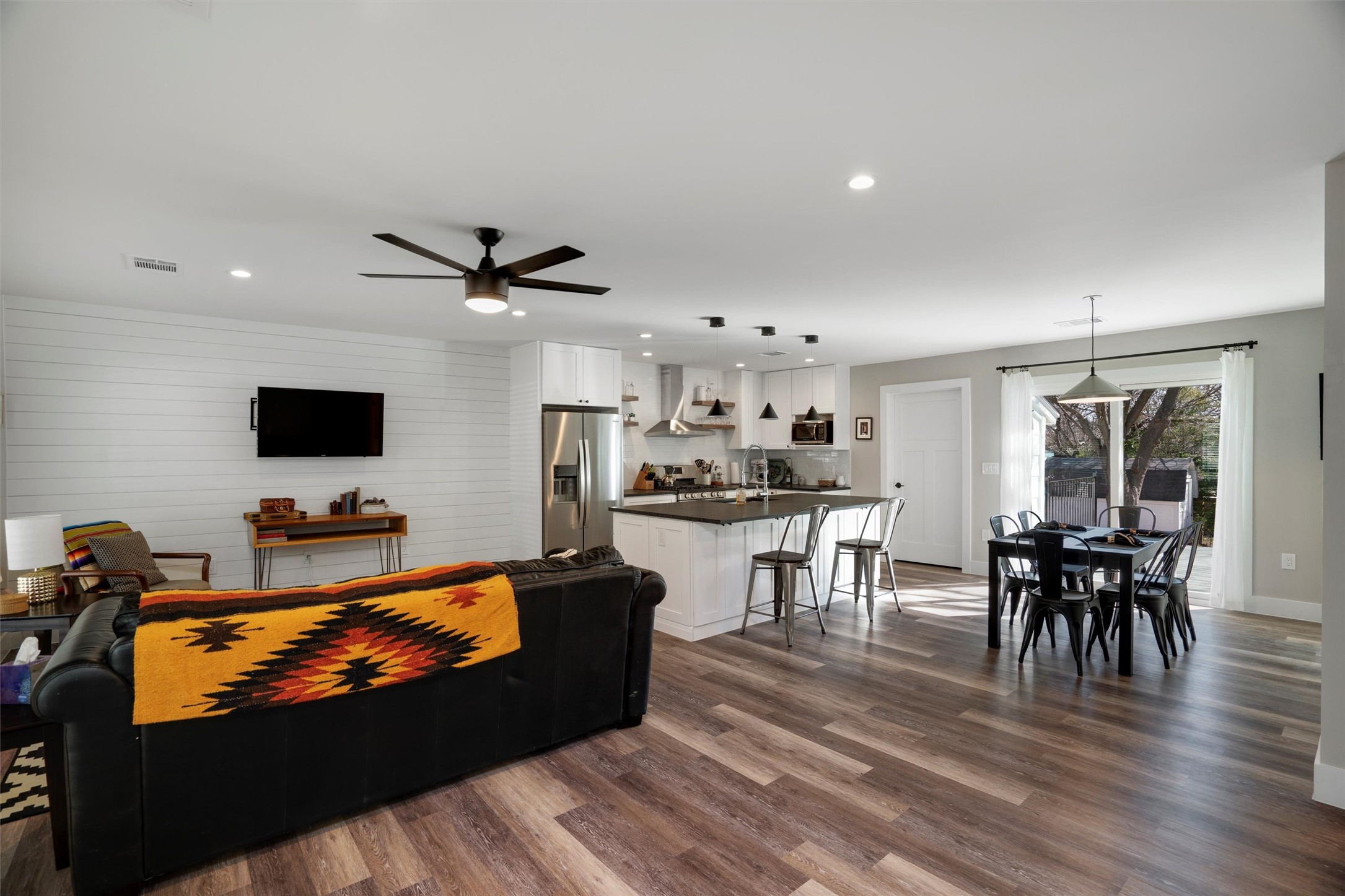 2613 Carnarvon Lane Austin, TX 78704 - Photo 4 of 20