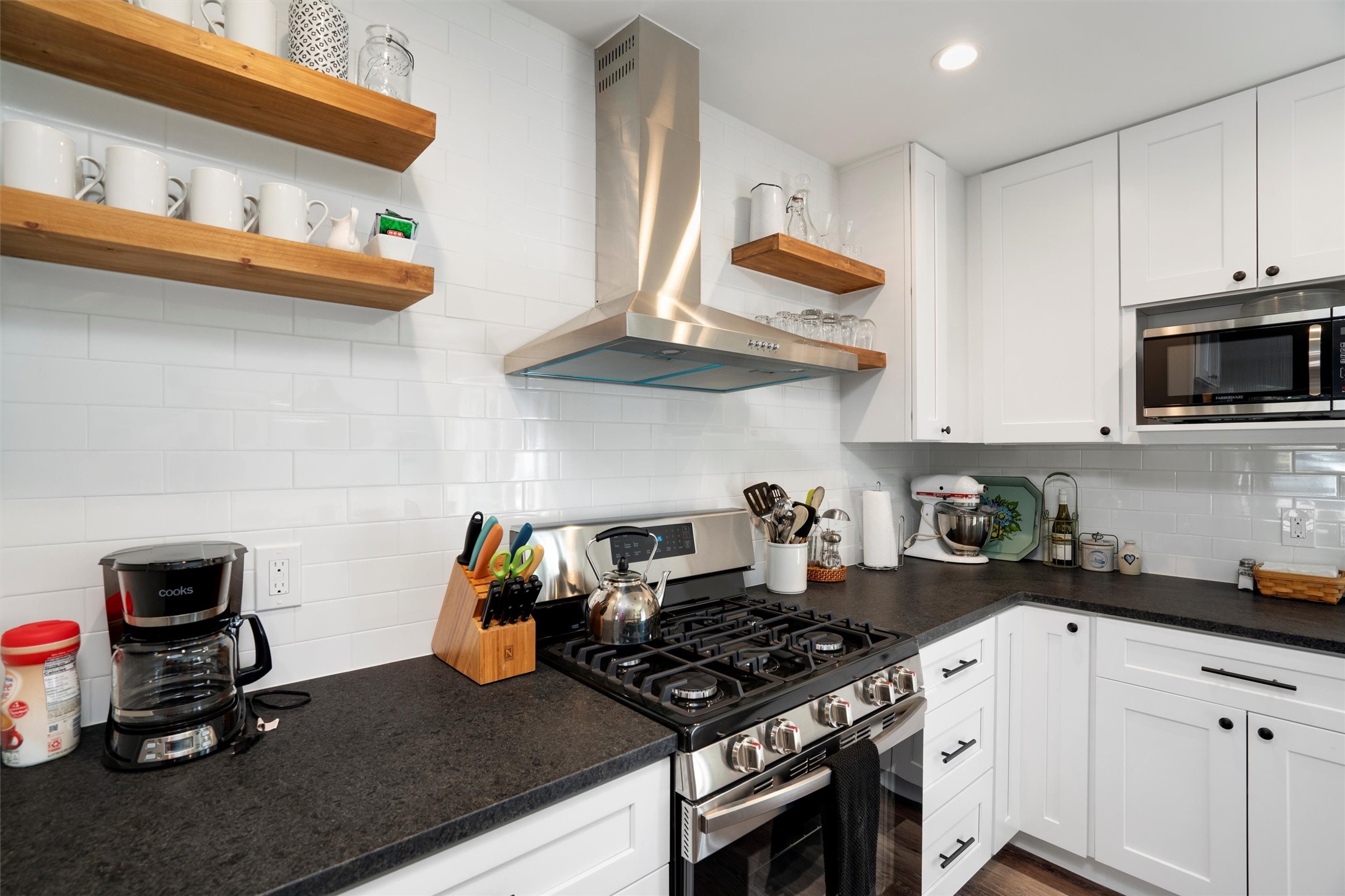 2613 Carnarvon Lane Austin, TX 78704 - Photo 8 of 20