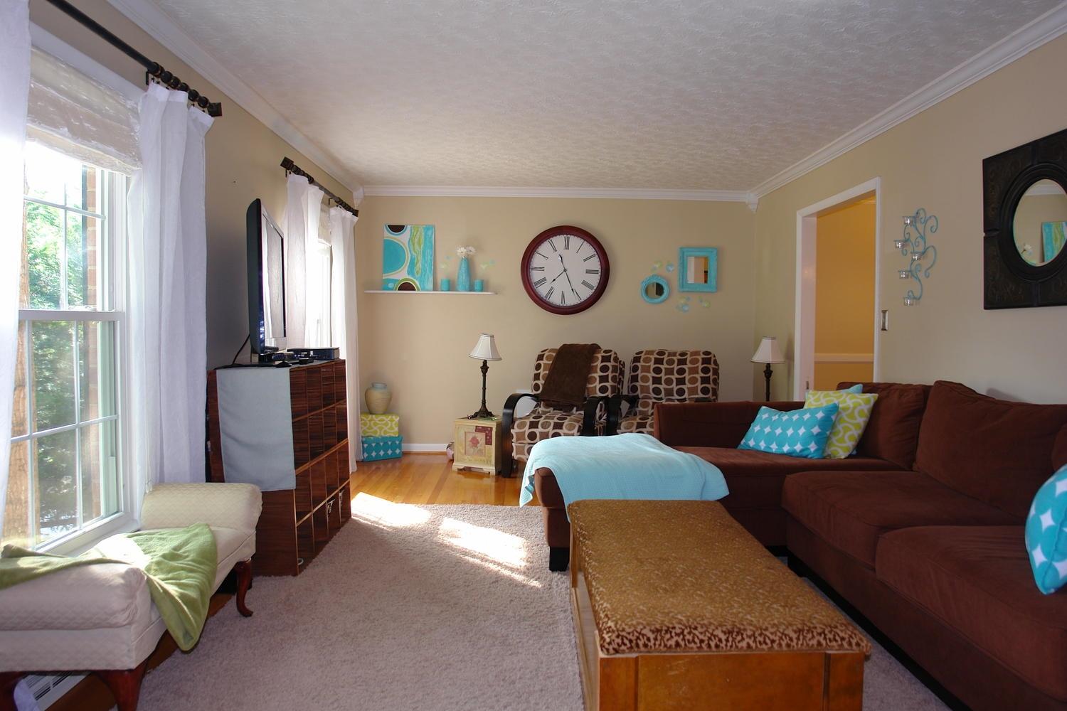 2969 Tree Swallow Road Roanoke, VA 24018 - Photo 4 of 31 a living room with furniture and a large window