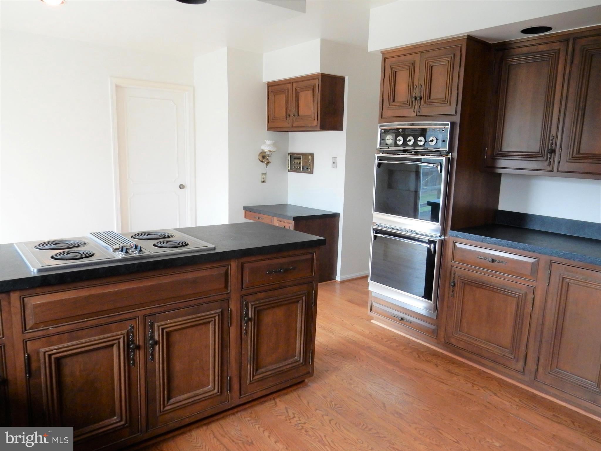 11311 Stuart Mill Road Oakton, VA 22124 - Photo 8 of 30 Kitchen
