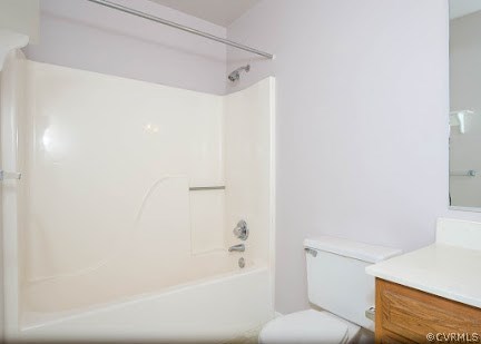 5608 Chatmoss Road Midlothian, VA 23112 - Photo 7 of 16 a bathroom with a bathtub and a toilet